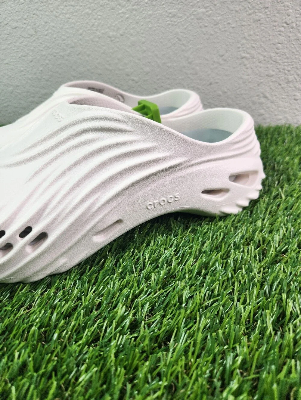 Croc Men’s Echo Wave 'Chalk' 210521-0WV Size 8M/10W NWT